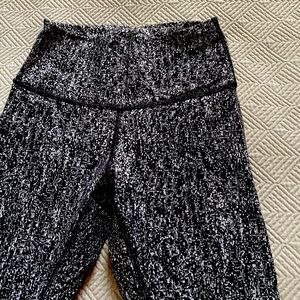 Black & white speckled crop lulu lemon leggings.